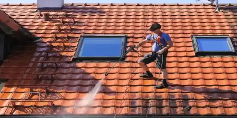 démoussage et nettoyage haute pression de toiture à La Motte En Bauges